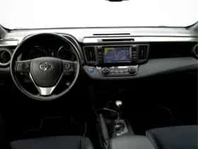 Toyota RAV4 (2016) thumbnail 9
