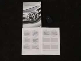 Toyota C-HR (2018) thumbnail 12