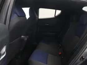 Toyota C-HR (2018) thumbnail 19