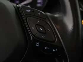 Toyota C-HR (2018) thumbnail 21