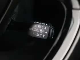 Toyota C-HR (2018) thumbnail 24