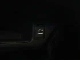 Toyota C-HR (2018) thumbnail 35