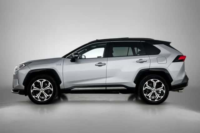 Toyota RAV4 (2022) thumbnail 3
