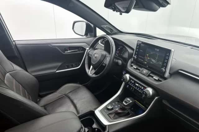 Toyota RAV4 (2022) thumbnail 6