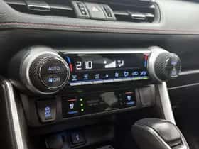 Toyota RAV4 (2022) thumbnail 9