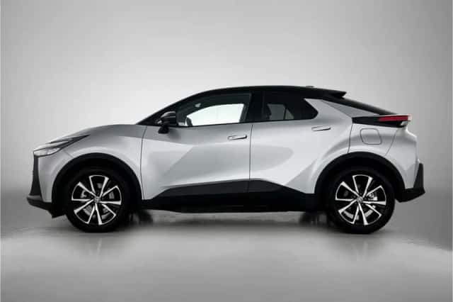 Toyota C-HR (2025) thumbnail 3