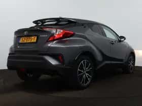 Toyota C-HR (2018) thumbnail 2