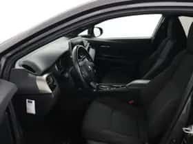 Toyota C-HR (2018) thumbnail 17
