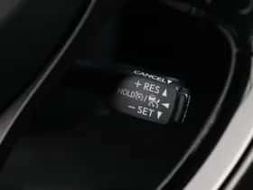 Toyota C-HR (2018) thumbnail 23