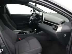 Toyota C-HR (2018) thumbnail 28