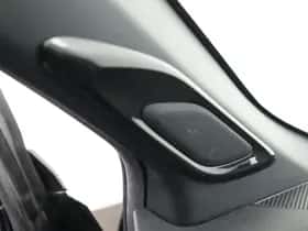 Toyota C-HR (2018) thumbnail 31