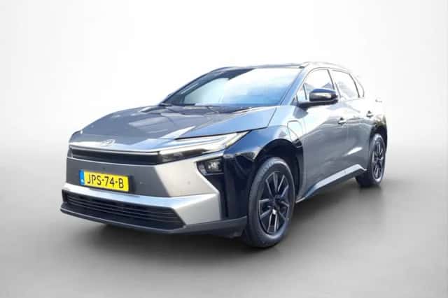 Toyota bZ4X (2026) thumbnail 1