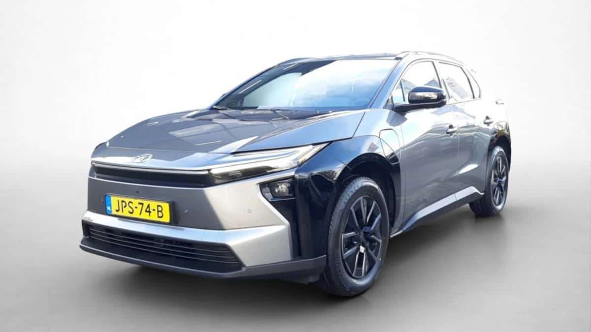 Toyota bZ4X (2026) — foto 1