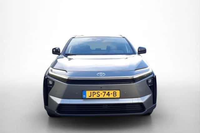 Toyota bZ4X (2026) thumbnail 2