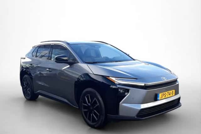 Toyota bZ4X (2026) thumbnail 3