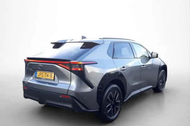 Toyota bZ4X (2026) thumbnail 5
