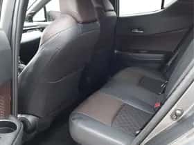 Toyota C-HR (2018) thumbnail 13