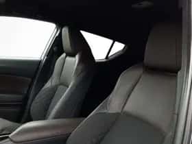 Toyota C-HR (2018) thumbnail 16