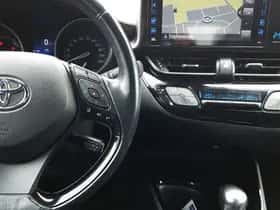 Toyota C-HR (2018) thumbnail 22