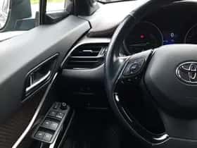 Toyota C-HR (2018) thumbnail 23