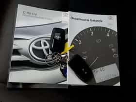 Toyota C-HR (2018) thumbnail 31