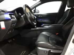 Toyota C-HR (2018) thumbnail 12