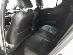 Toyota C-HR (2018) thumbnail 13