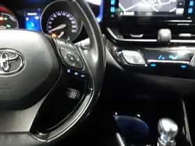 Toyota C-HR (2018) thumbnail 22
