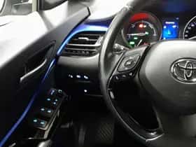 Toyota C-HR (2018) thumbnail 23