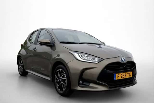 Toyota Yaris (2022) thumbnail 3