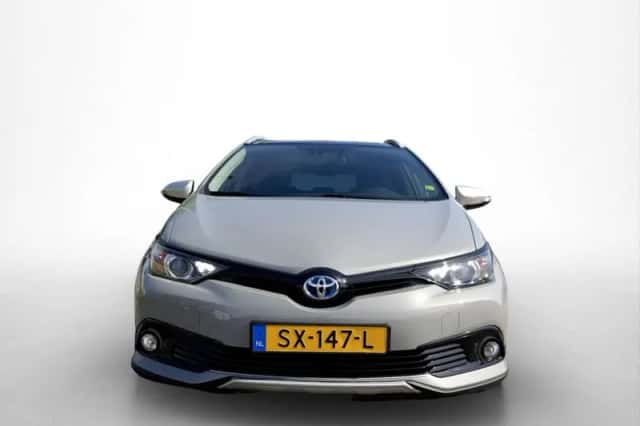 Toyota Auris (2018) thumbnail 2