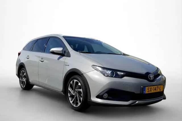 Toyota Auris (2018) thumbnail 3