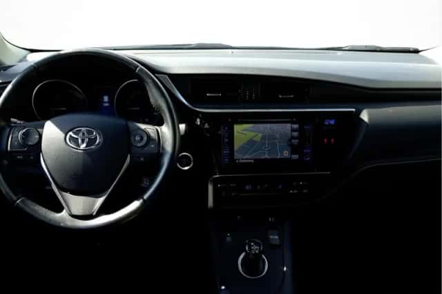 Toyota Auris (2018) thumbnail 4