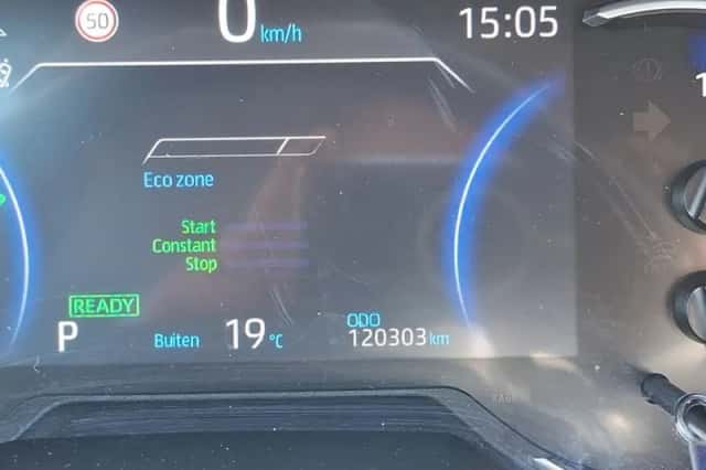 Toyota RAV4 (2022) thumbnail 6