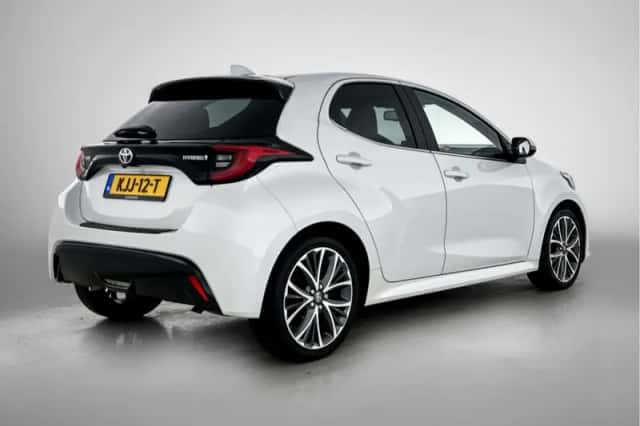 Toyota Yaris (2023) thumbnail 2