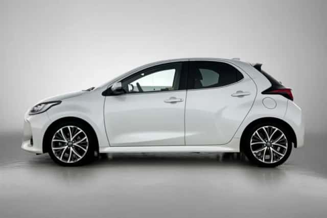 Toyota Yaris (2023) thumbnail 3