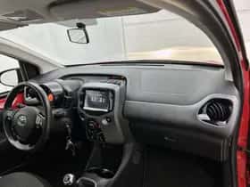 Toyota Aygo (2022) thumbnail 6