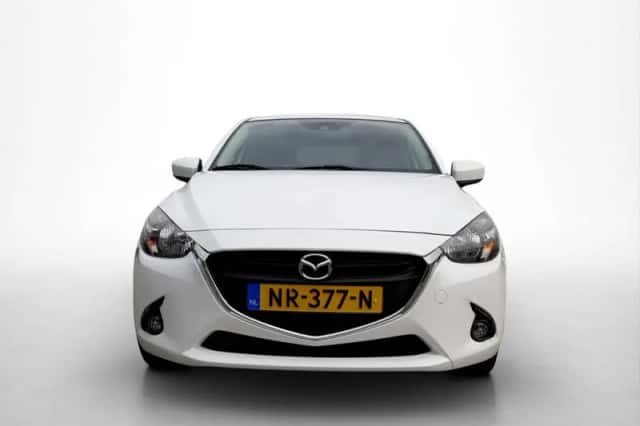 Mazda 2 (2017) thumbnail 2