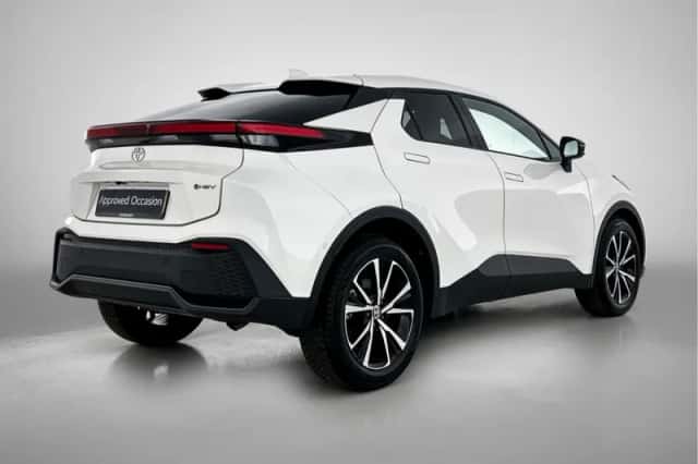 Toyota C-HR (2024) thumbnail 2