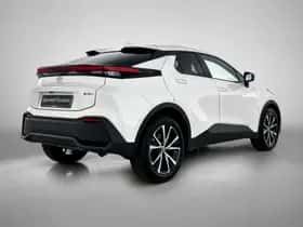 Toyota C-HR (2024) thumbnail 2