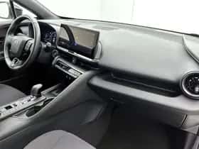 Toyota C-HR (2024) thumbnail 6