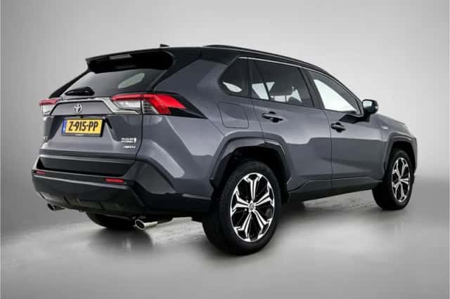 Toyota RAV4 (2021) thumbnail 2