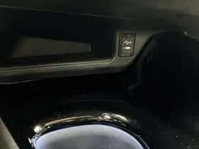 Toyota C-HR (2018) thumbnail 23