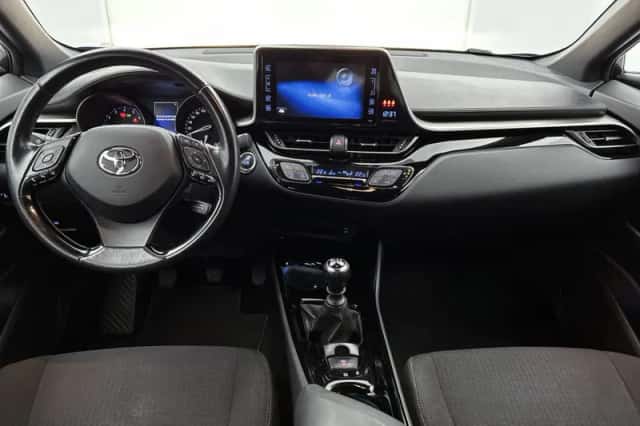 Toyota C-HR (2018) thumbnail 4