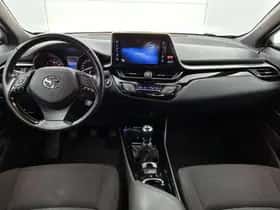 Toyota C-HR (2018) thumbnail 4