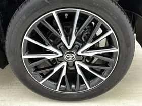 Toyota C-HR (2018) thumbnail 32