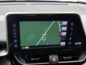 Toyota C-HR (2018) thumbnail 8