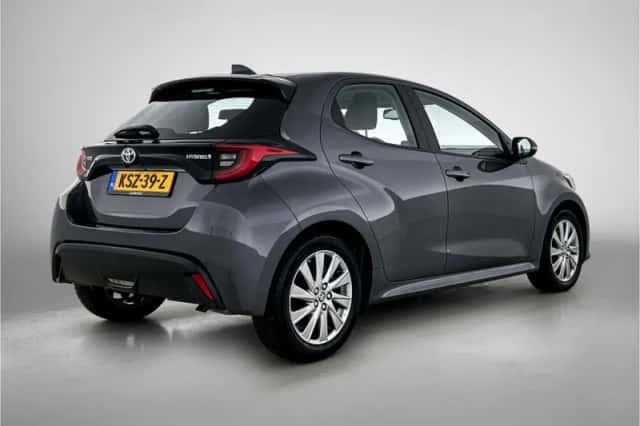 Toyota Yaris (2023) thumbnail 2