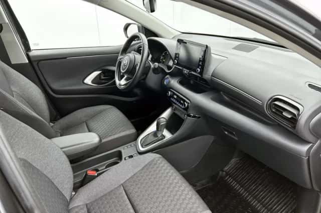 Toyota Yaris (2023) thumbnail 6