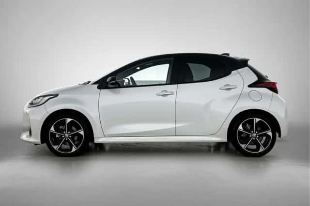 Toyota Yaris (2024) thumbnail 3